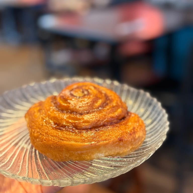 Delicious Cinnamon Roll: A Sweet Treat